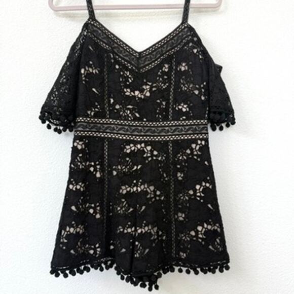 ALICE + OLIVIA Cold Shoulder Lace Romper Black Pom Pom Trim Size 4 Boho Feminine - Picture 1 of 8